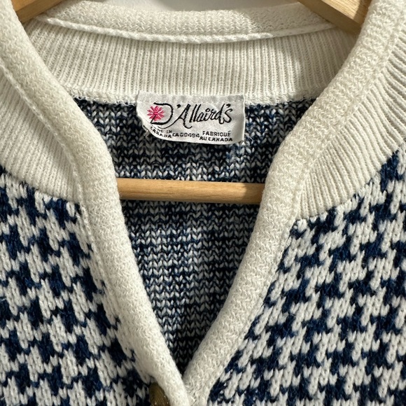 ☘️ D’Allaird’s Sweater Cardigan with Blue Houndstooth - Picture 2 of 4